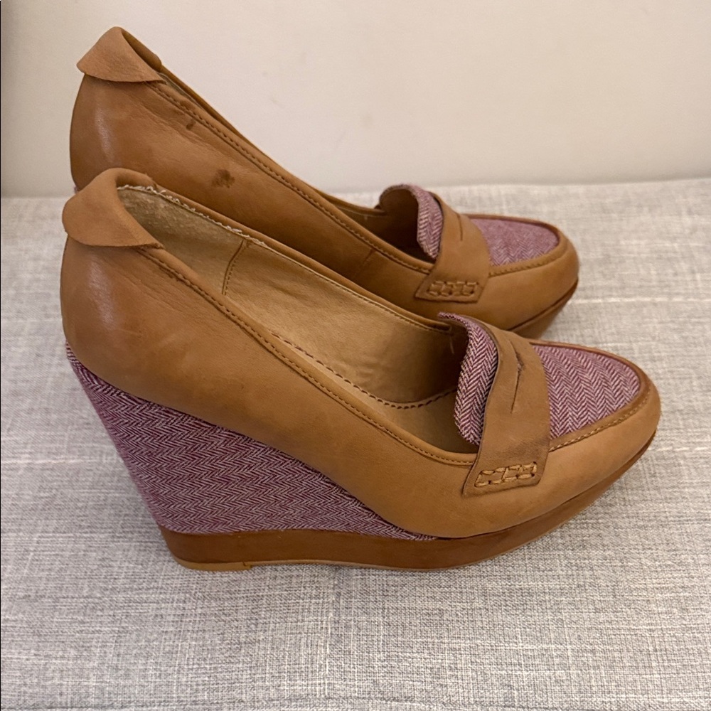 Splendid Elegant Tan and Pink Wedge Loafers